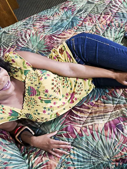 Lavish Styles takes her tight blue jeans off and shows us her ha