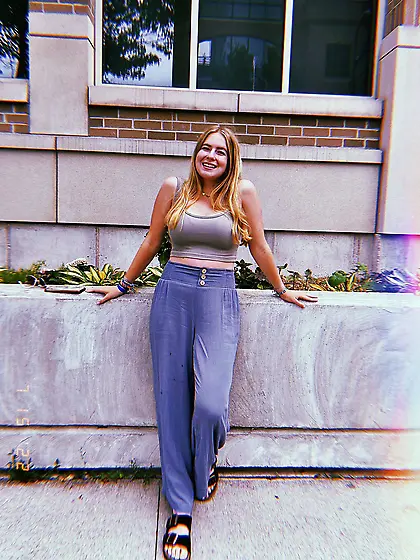 Morgan Thompson Busty Nonnude Cutie