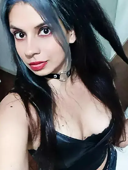 Goth tetona: Ro Jara