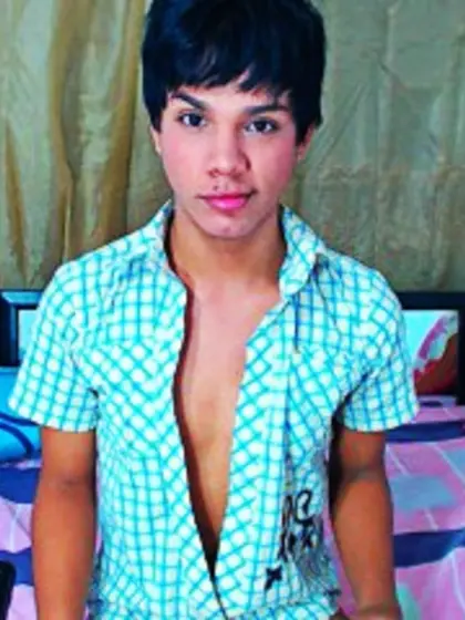 Brunette kalvin perform anal