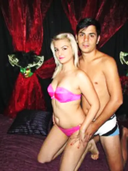 Brunette raul blonde ella