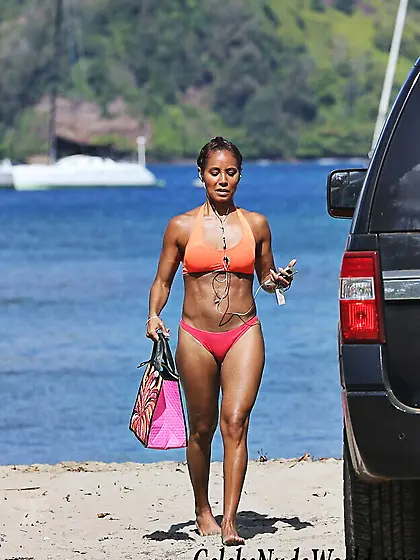 Jada Pinkett Smith sexy pics in bikini