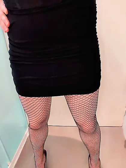 Kyliesissy as a busty blonde