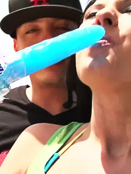 Green eyed babe spreads her legs for a big...