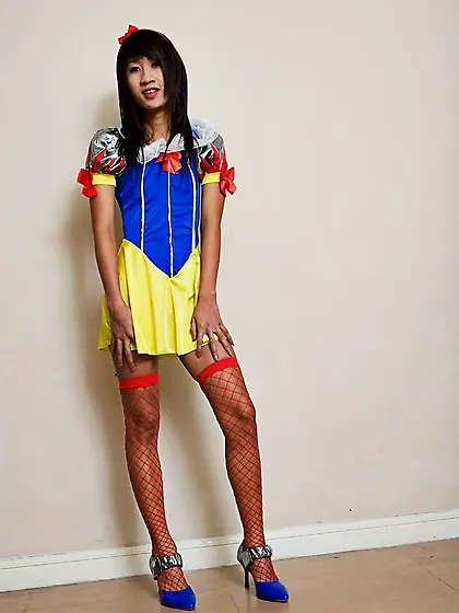 Beautiful and sexy ladyboy Ood