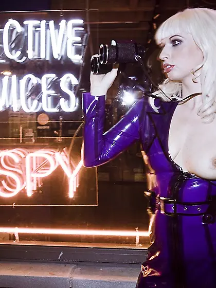 Hot kinky blonde Lynn Pops strips her purple dress outdoors and