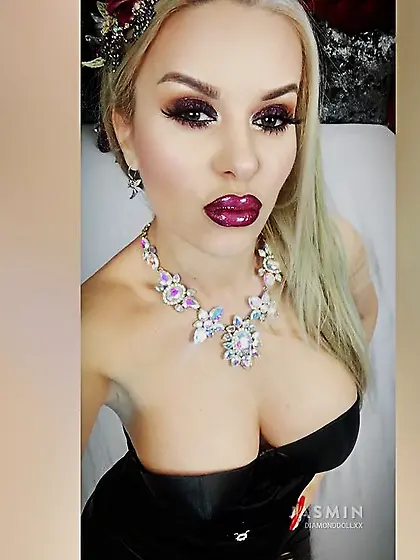 Athletic mature squirt