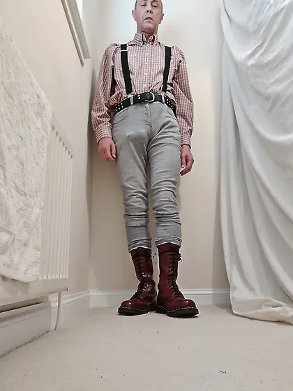 Skinhesd boots gay bondage
