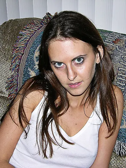 SKINNY BRUNETTE BABE SPREADING NUDE WITH SNEAKERS