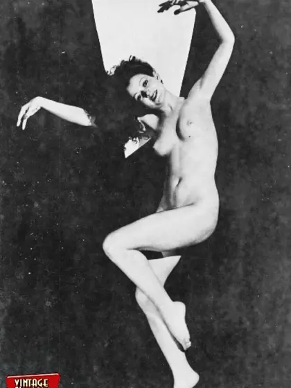 Nude vintage ladies showing