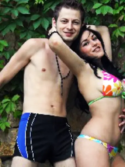 Brunette roxy banderas perform