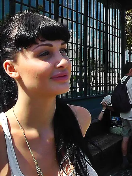 Sex-bombs away! Aletta and