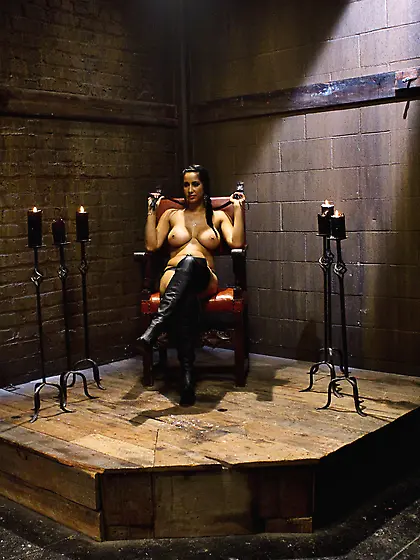 Isis Love is going to be the hottest mistress you can get