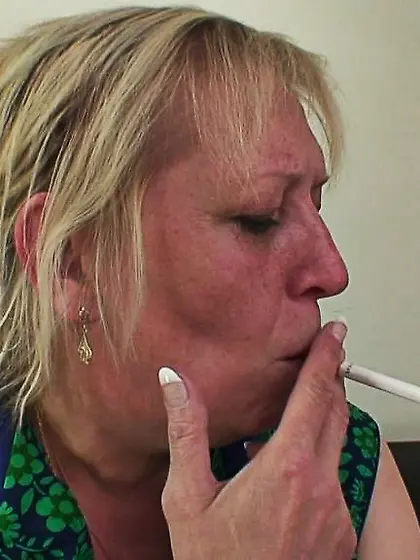 Chubby blonde bitch seduces