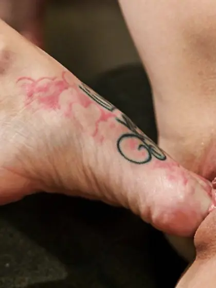 Sexy feet and hot pussies