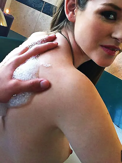 Delicious teen honey Lara Brookes loves oral sex and to feel har