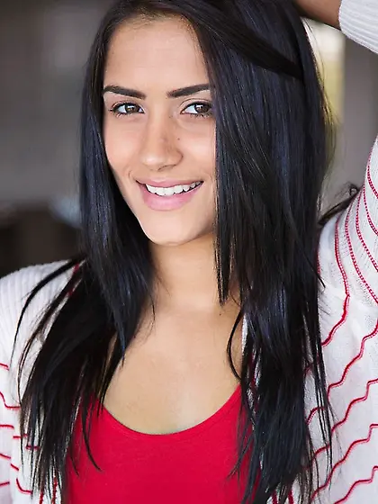 Gorgeous brunette girl doesn't let big-dicked guy go without pow