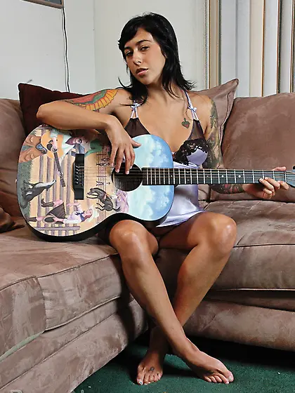 Preggo chick shows off her guitar skills.