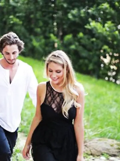 Stunner reveals booty and tits for buddy who thrusts cock in her