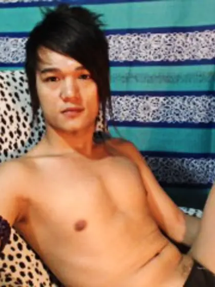 Brunette asianserdan perform anal