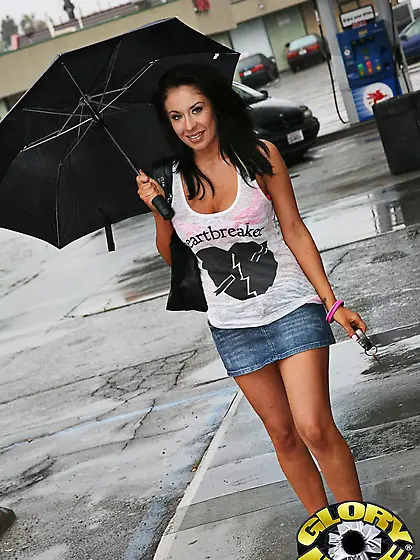 Shaved pussy lips of kinky Isis Monroe are stretched by the fat