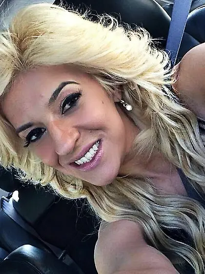 no hay ni un solo hombe que no me haya penetrado r