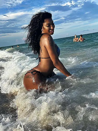 Mistress Seeking a Loyal,  Obedient Submissive