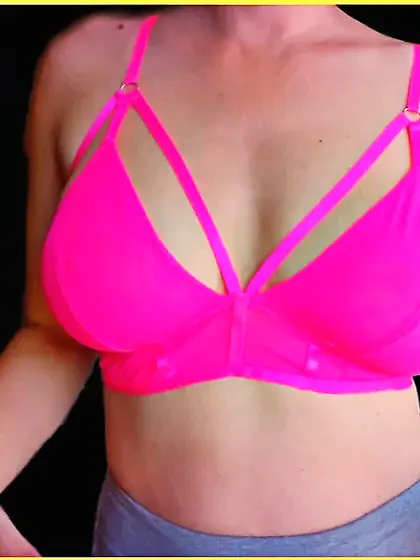 Wife stuns in hot pink bra