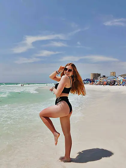 Morgan Thompson Busty Nonnude Cutie