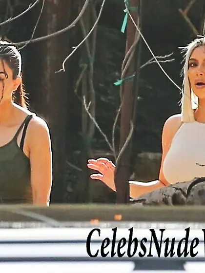 Kim Kardashian & Kourtney Kardashian Sexy