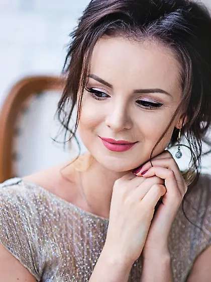 White girl auburn hair