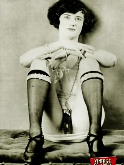 Sexy vintage ladies showing