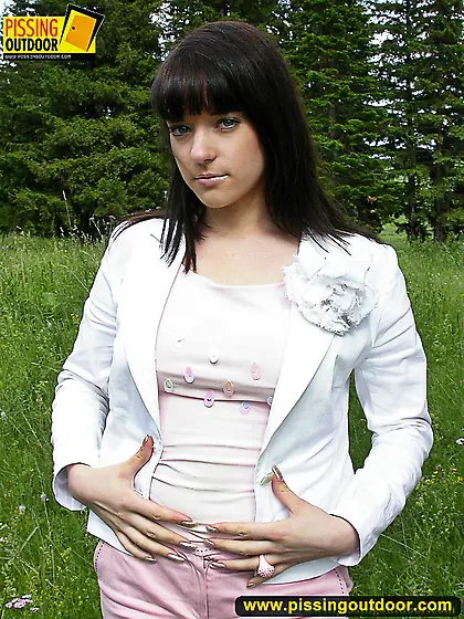 Teen brunette outdoor pissing