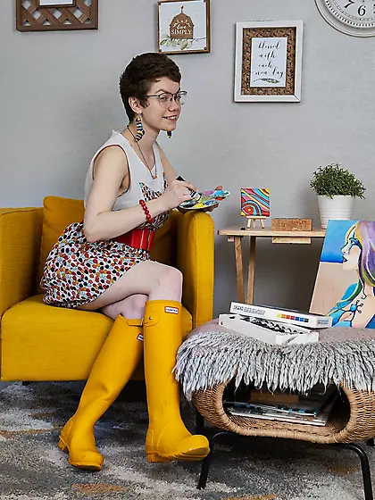 Nerdy girl with natural boobs is going to see what she can do