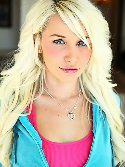 Blue-eyed and busty blonde in a tracksuit gets banged in the gym