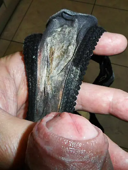 ich wichse mit versautem Votzenhöschen