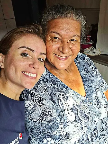 Priscila with her family and friends from Maringa