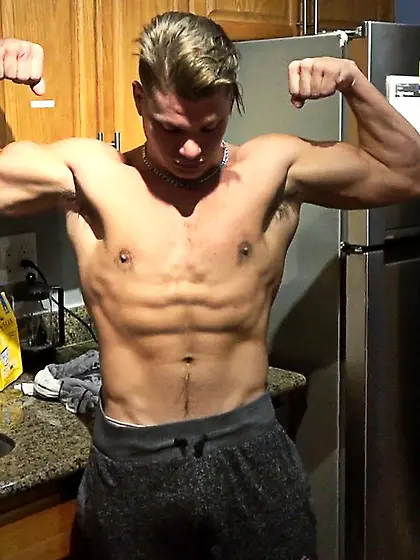 Muscled young man cover’s gf’s belly with...