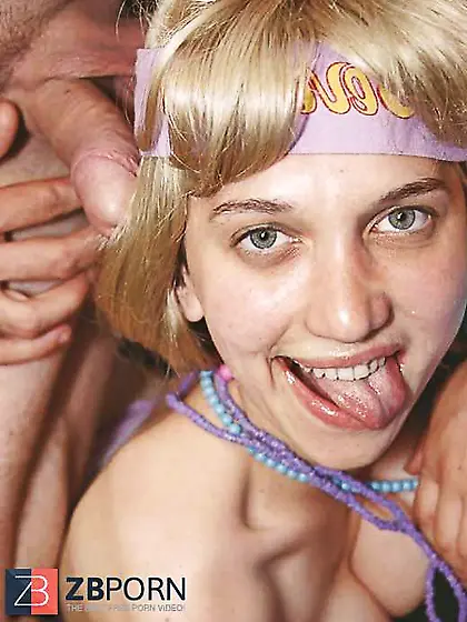 Platinum-Blonde Elisa deep-throating and humping her bf