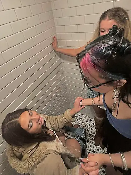 Pissing girls