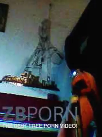 Nackt durch die wohnung saugen