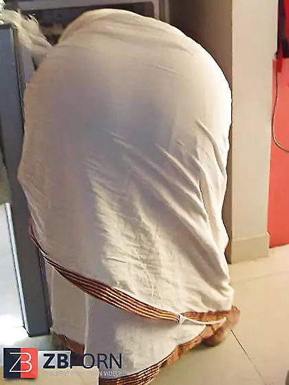 Indian Aunty Arch Over Donk in Saree