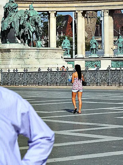 Experienced gigolo hooks up with hot brunette who agrees to jump