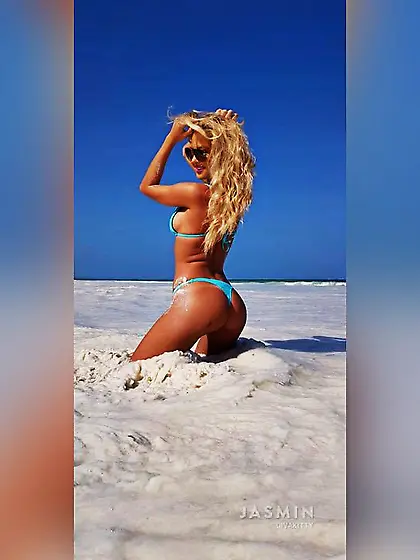 Spanish strap on webcam