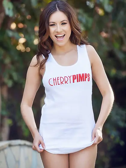 Porn actress wears famous site top that she lifts to flash tits