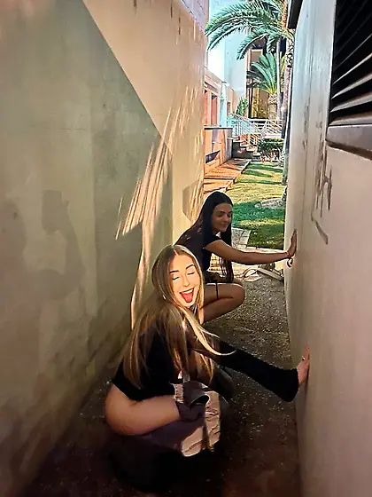 Pissing girls