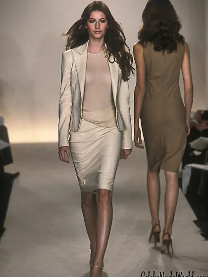 Gisele Bundchen sexy on the catwalk 3