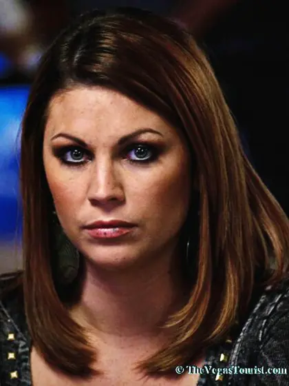 Claudia shows off her whole body on the beach