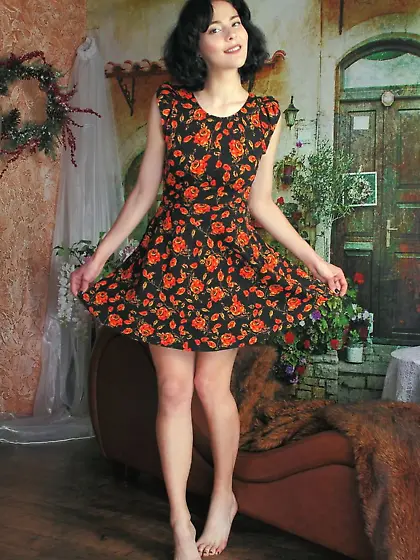 Slender seductress with dark hair bares everything for the camer