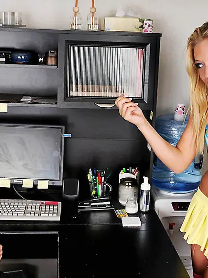 Petite blonde Alyssa Branch takes cumshot after giving oral plea